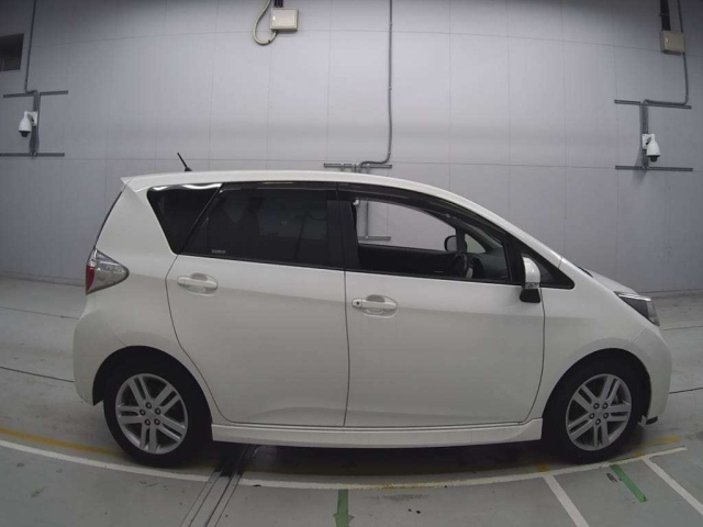 TOYOTA RACTIS 2014