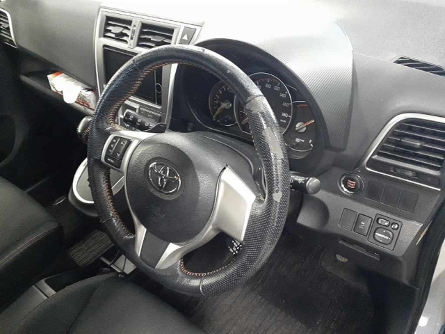 TOYOTA RACTIS 2014