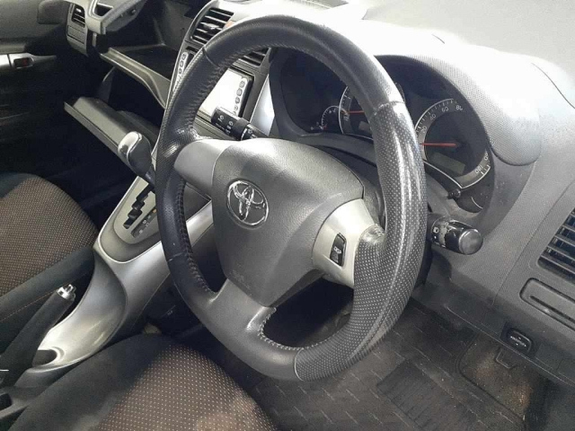 TOYOTA AURIS 2010