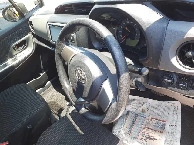 TOYOTA VITZ 2016