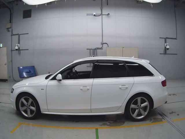 AUDI A4 2011