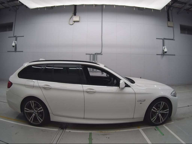 BMW 5 SERIES 2011