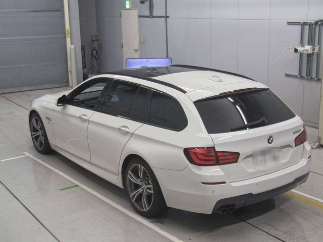 BMW 5 SERIES 2011