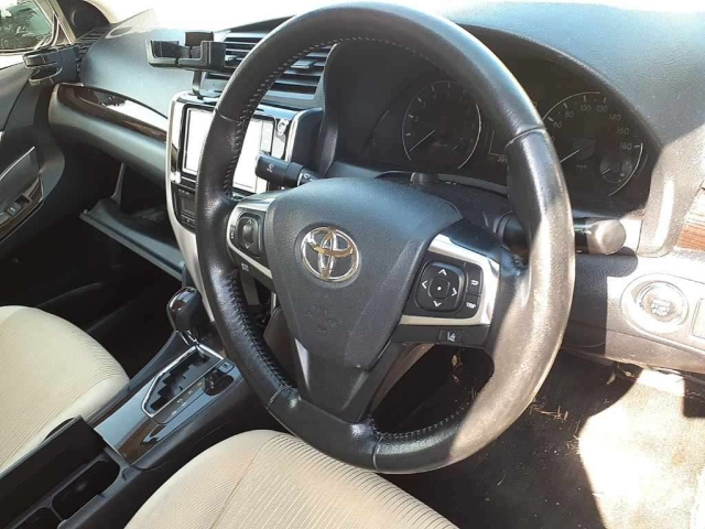TOYOTA PREMIO 2017