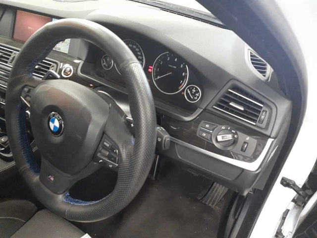 BMW 5 SERIES 2011
