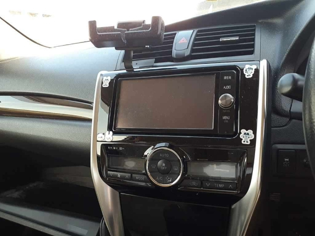 TOYOTA PREMIO 2017
