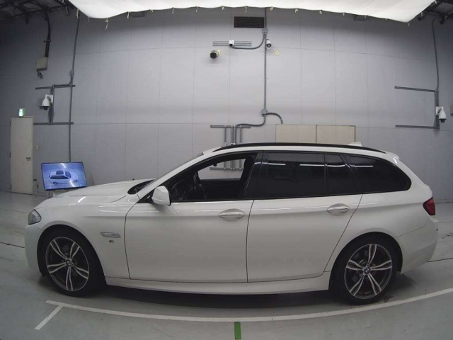 BMW 5 SERIES 2011