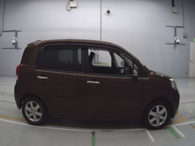 TOYOTA PORTE 2012