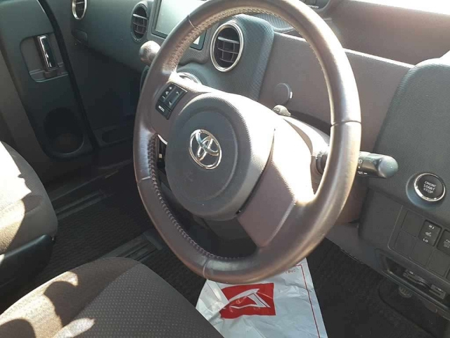 TOYOTA PORTE 2012
