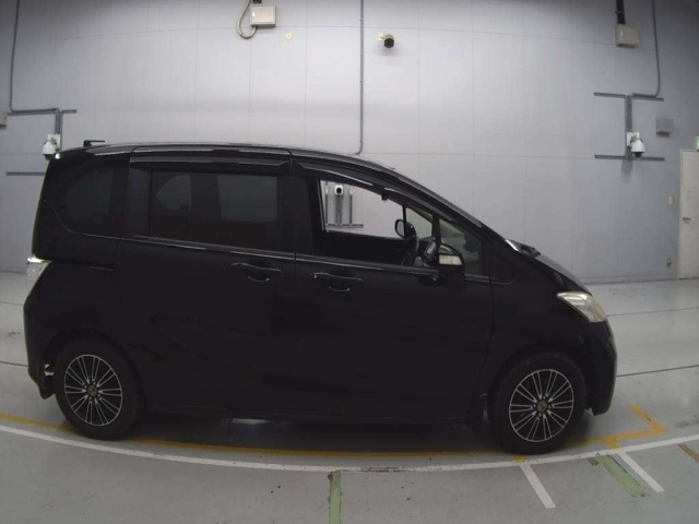 HONDA FREED 2013