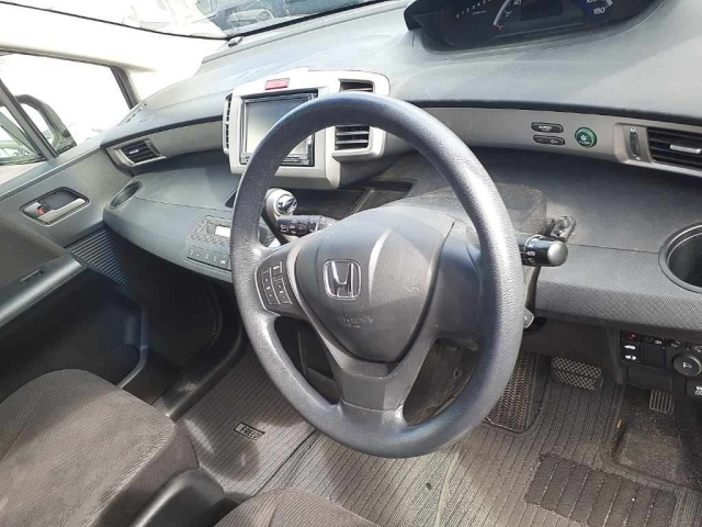 HONDA FREED 2013