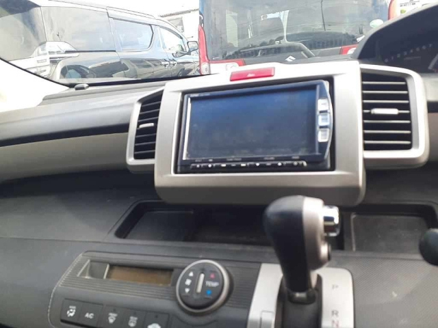 HONDA FREED 2013