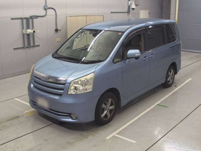 TOYOTA NOAH 2008
