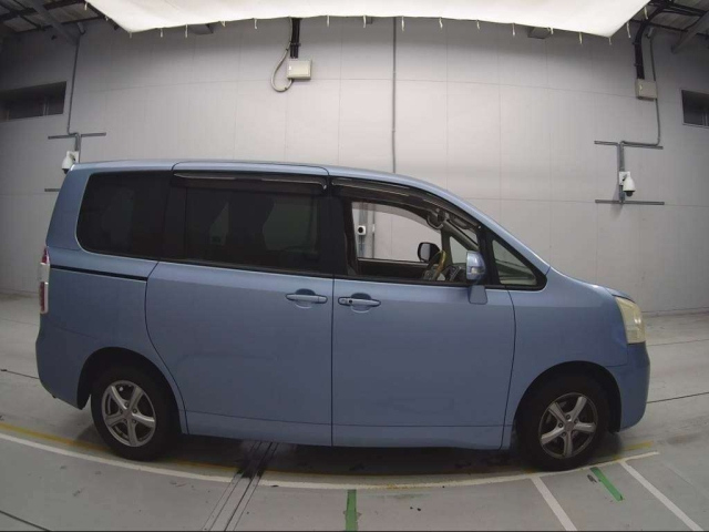 TOYOTA NOAH 2008