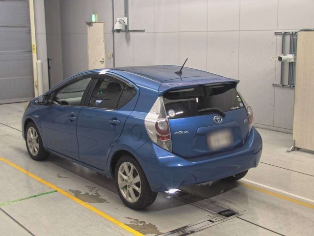 TOYOTA AQUA 2012