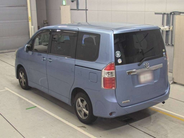 TOYOTA NOAH 2008