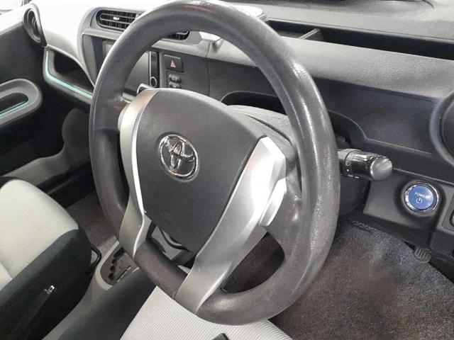 TOYOTA AQUA 2012