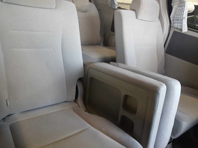 TOYOTA NOAH 2008