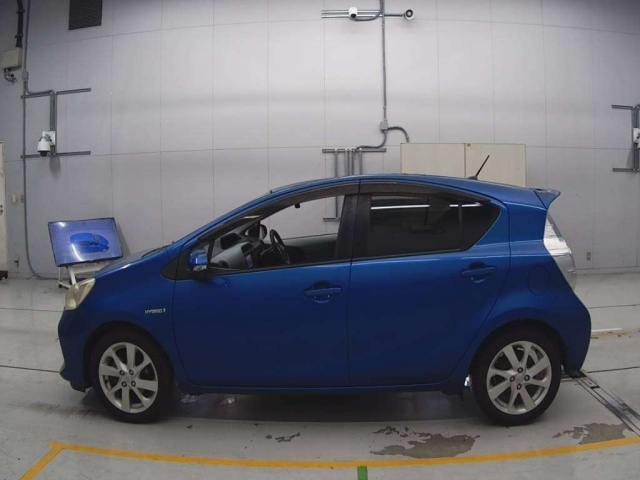 TOYOTA AQUA 2012
