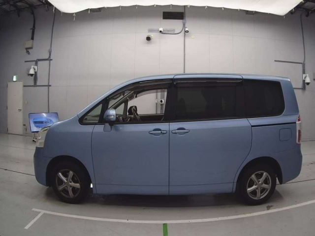TOYOTA NOAH 2008
