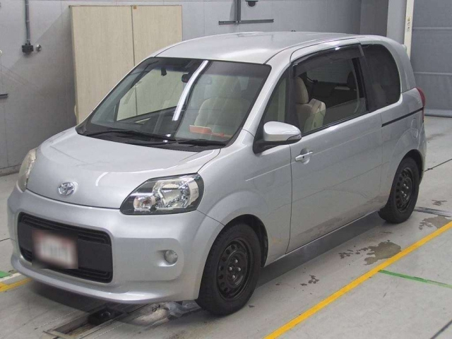 TOYOTA PORTE 2012