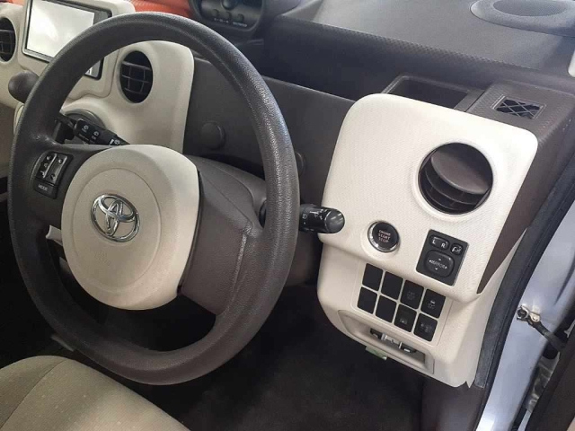 TOYOTA PORTE 2012