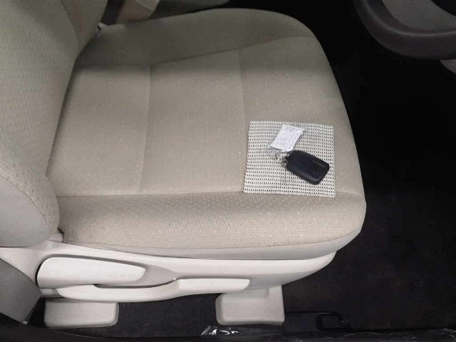 TOYOTA PORTE 2012