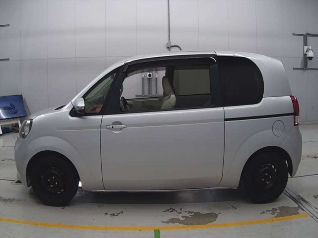 TOYOTA PORTE 2012