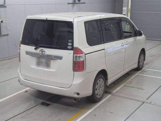 TOYOTA NOAH 2009