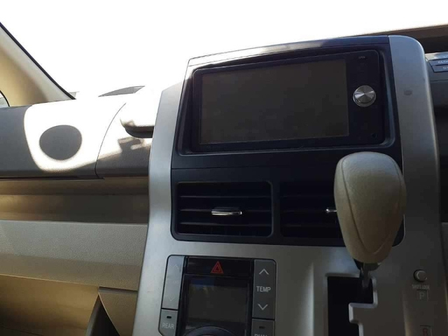 TOYOTA NOAH 2009