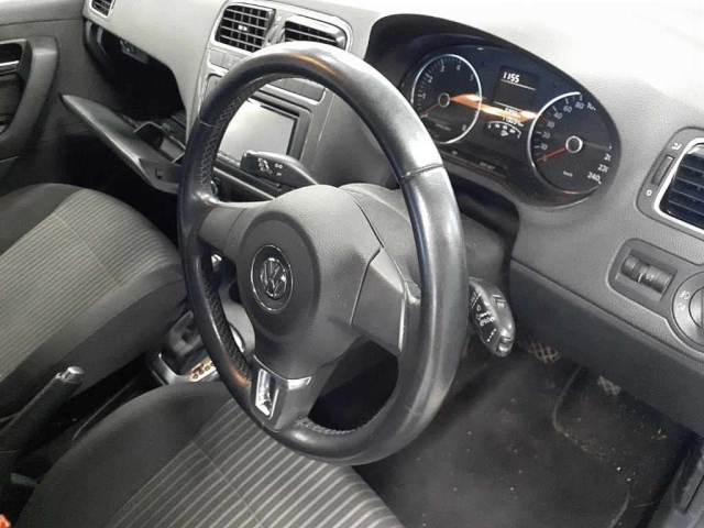 VOLKSWAGEN POLO 2012