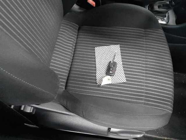 VOLKSWAGEN POLO 2012