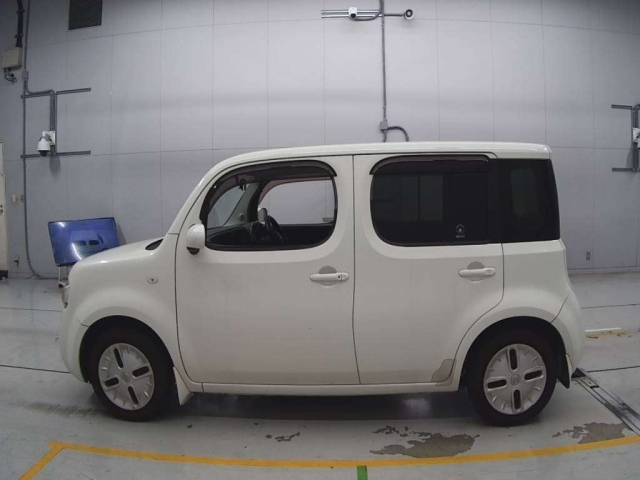 NISSAN CUBE 2010
