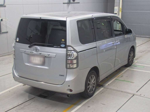 TOYOTA VOXY 2010