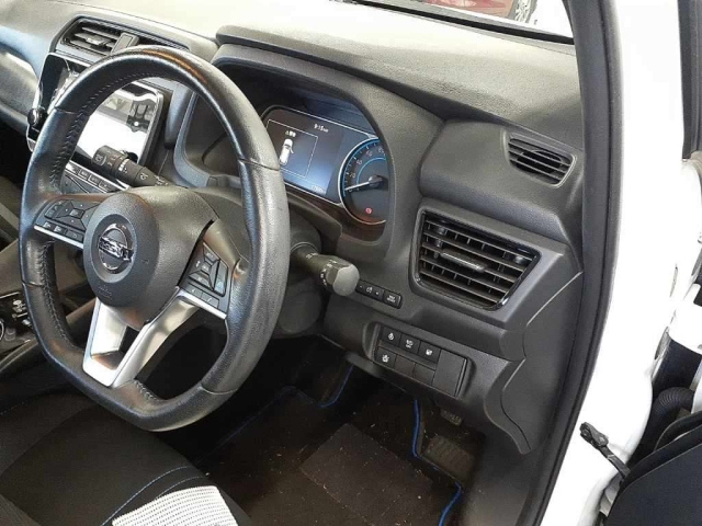 NISSAN LEAF 2021