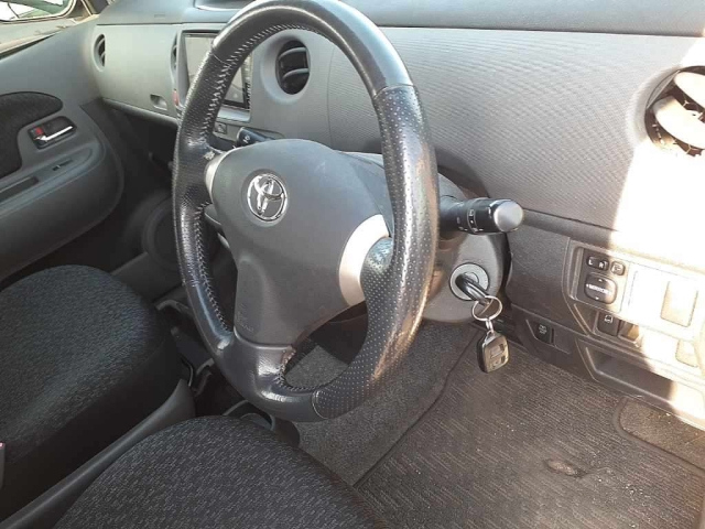 TOYOTA SIENTA 2012