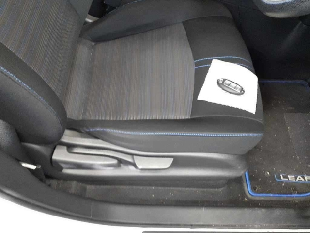 NISSAN LEAF 2021