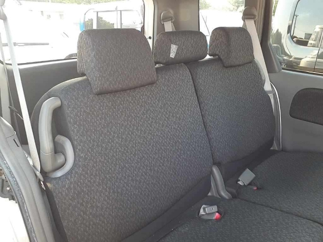 TOYOTA SIENTA 2012