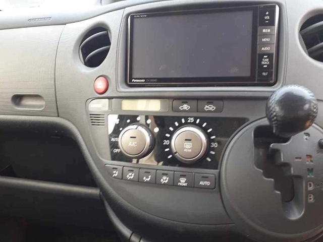 TOYOTA SIENTA 2012