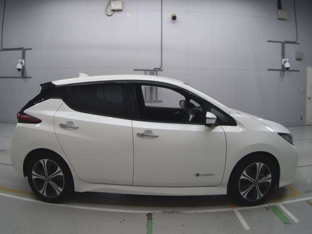 NISSAN LEAF 2021