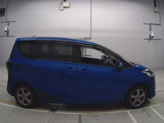 TOYOTA SIENTA 2016