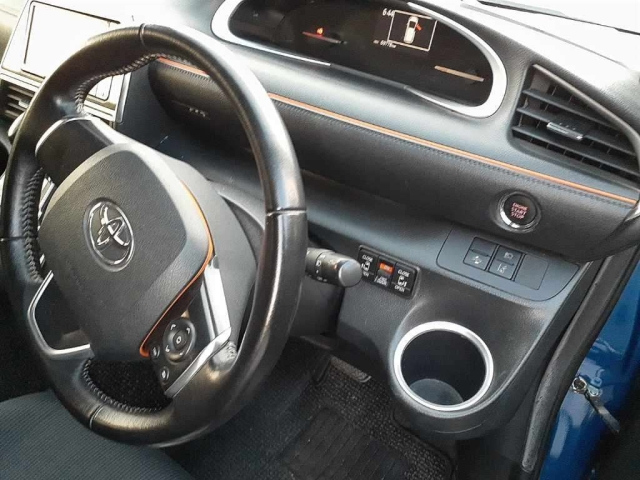 TOYOTA SIENTA 2016