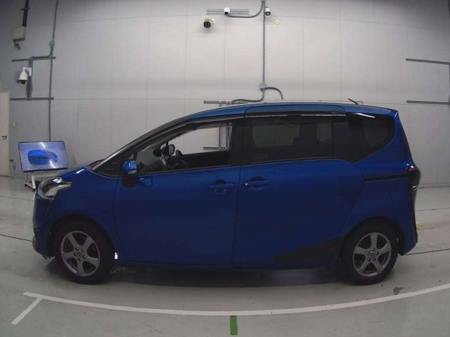 TOYOTA SIENTA 2016