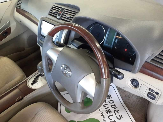 TOYOTA PREMIO 2012