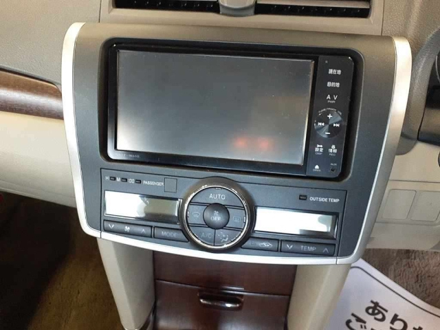 TOYOTA PREMIO 2012