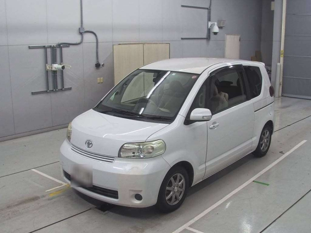 TOYOTA PORTE 2012