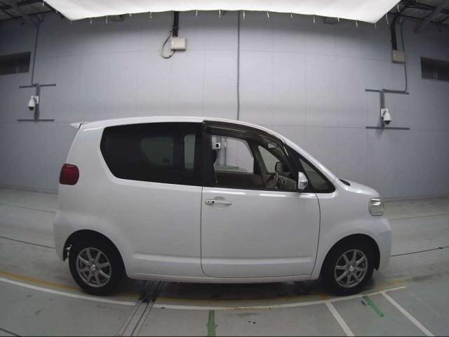 TOYOTA PORTE 2012