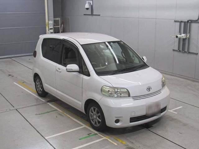 TOYOTA PORTE 2012