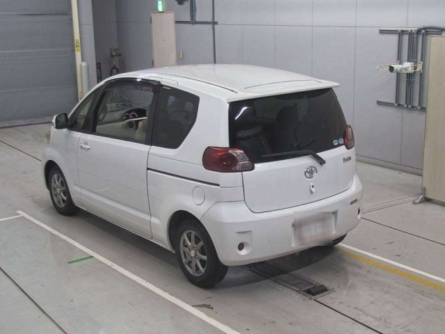 TOYOTA PORTE 2012