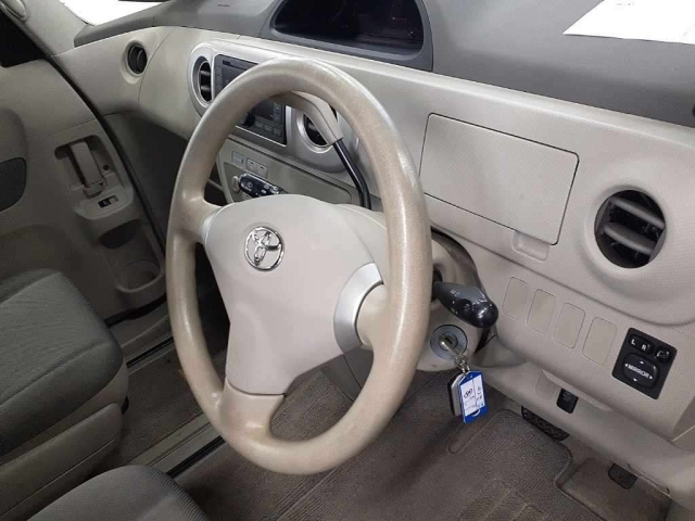 TOYOTA PORTE 2012